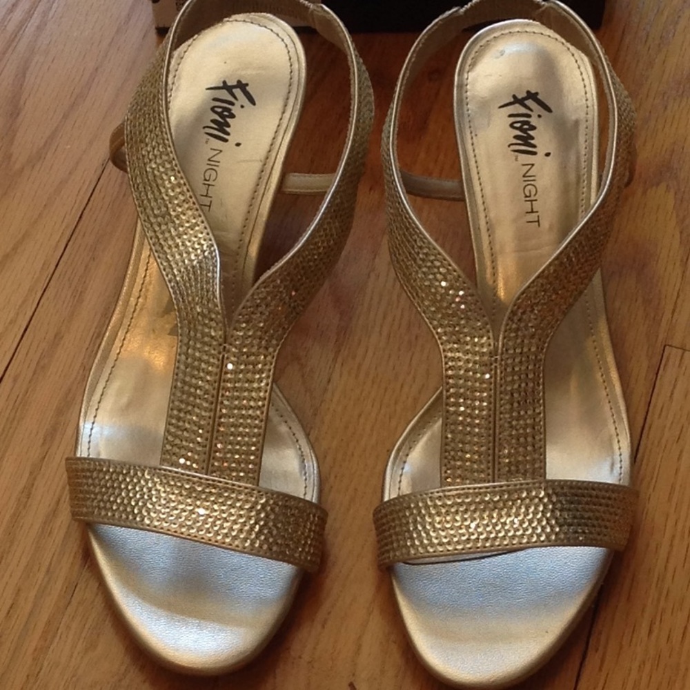 Fioni Night Jemma Gold Sequin Heels Size 8W - Picture 3 of 5